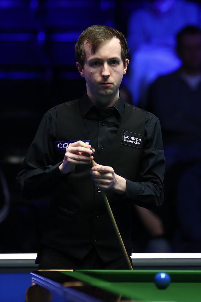 通过观察球 通过观察球