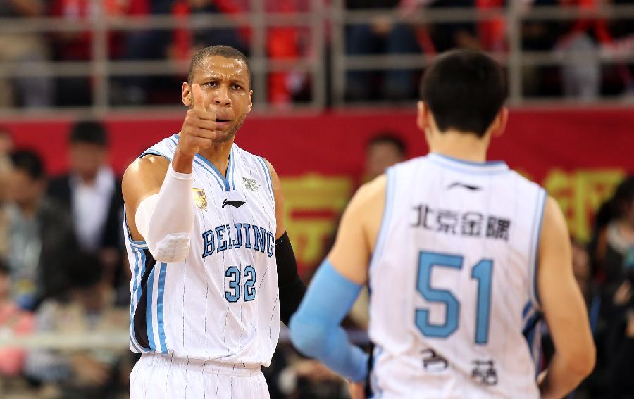 强硬犯规的 强硬犯规的